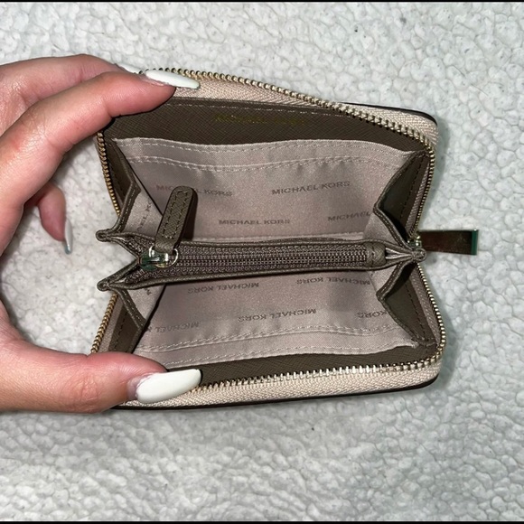 Michael Kors Color-Block Pebbled Leather Wallet - Picture 3 of 5